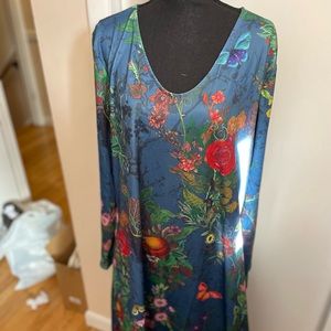 Blue multi color floral maxi dress w long sleeves. Deep scoop neck.